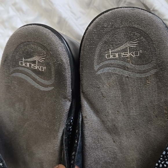 Dansko Black Sandals with Crossed Straps and Contoured Footbed Size 40 - Picture 4 of 7